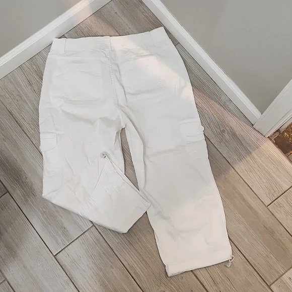 Style and Co Women's Adjustable Cargon Style Capri Pants - Picture 8 of 12
